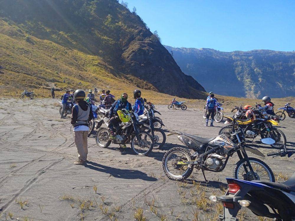 Trabas lautan pasir Bromo bersama Yamaha. (Dok. Moto East Java)
