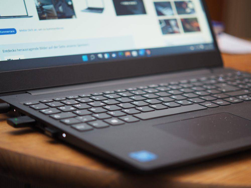 Laptop yang menggunakan windows 11(pixabay.com/HolgersFotografie)