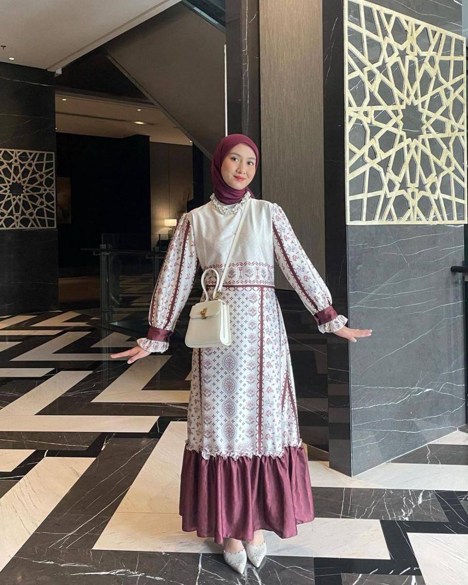 Baju pesta dengan hijab ala Inas Rana Fagastia (instagram.com/inasrana)