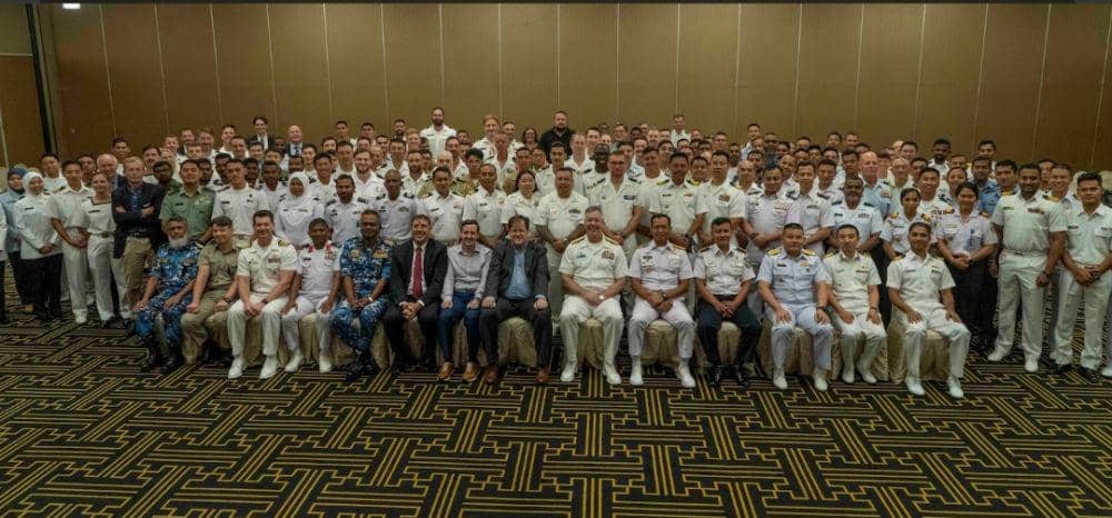 Para peserta SEACAT 2023 yang terdiri dari 20 negara. Mereka berkumpul di Singapura sejak 14 Agustus 2023. (Dokumentasi Angkatan Laut AS)