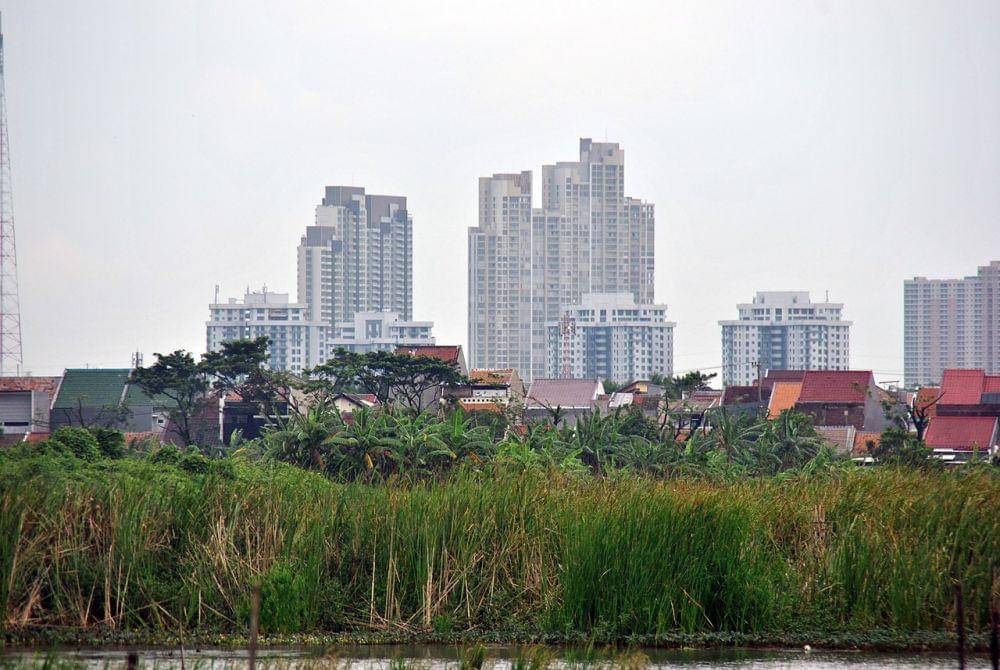 ilustrasi suasana Kota Surabaya (wikimedia.org/Ivan Humphrey)