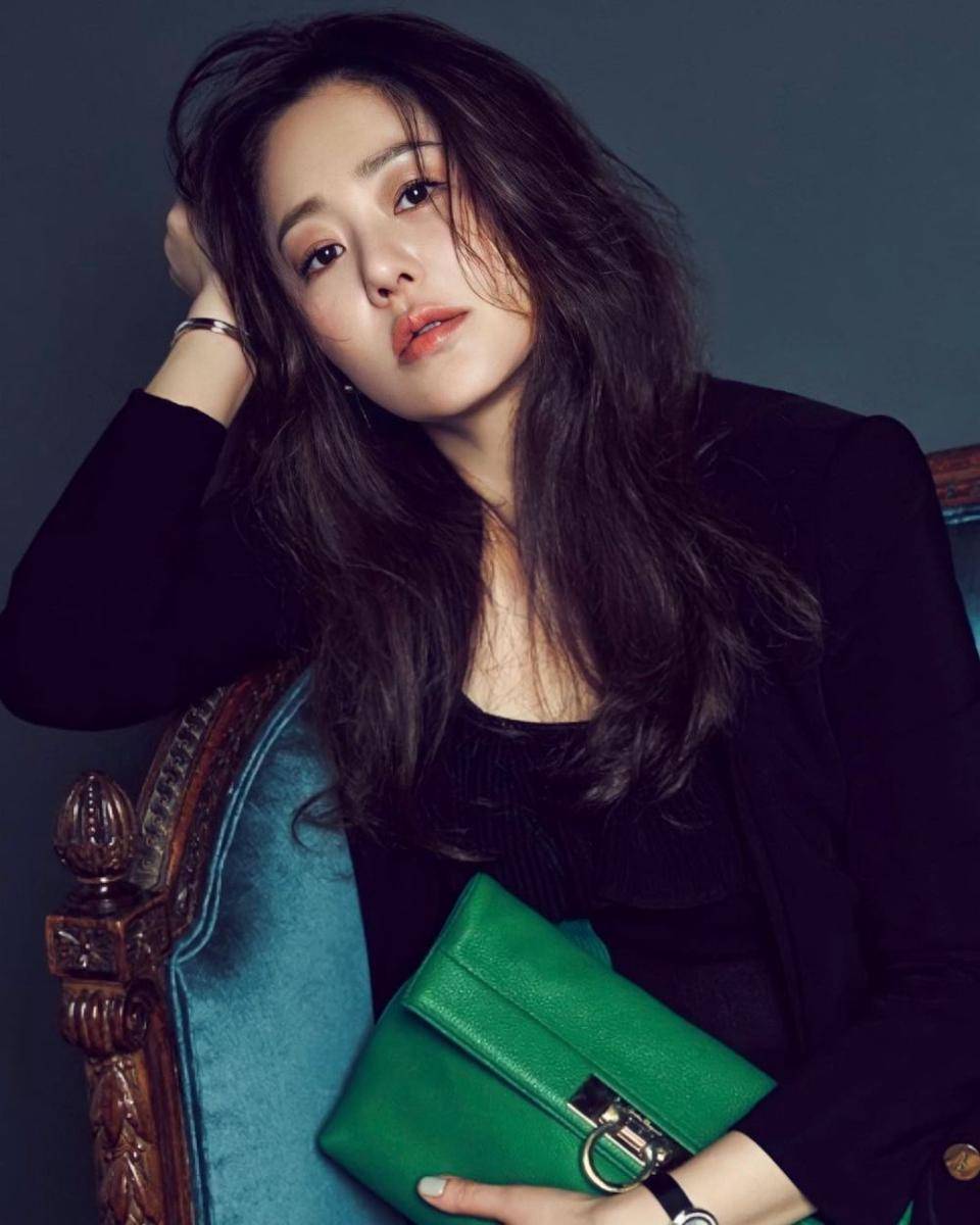 gaya makeup ala Go Hyun Jung (instagram.com/kohyunjung_serenity)