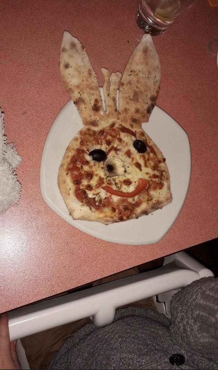 potret kocak piza menyerupai sesuatu (reddit.com/user/PatronBernard)