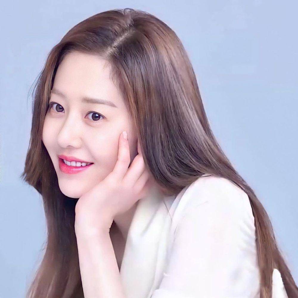 gaya makeup ala Go Hyun Jung (instagram.com/kohyunjung_serenity)