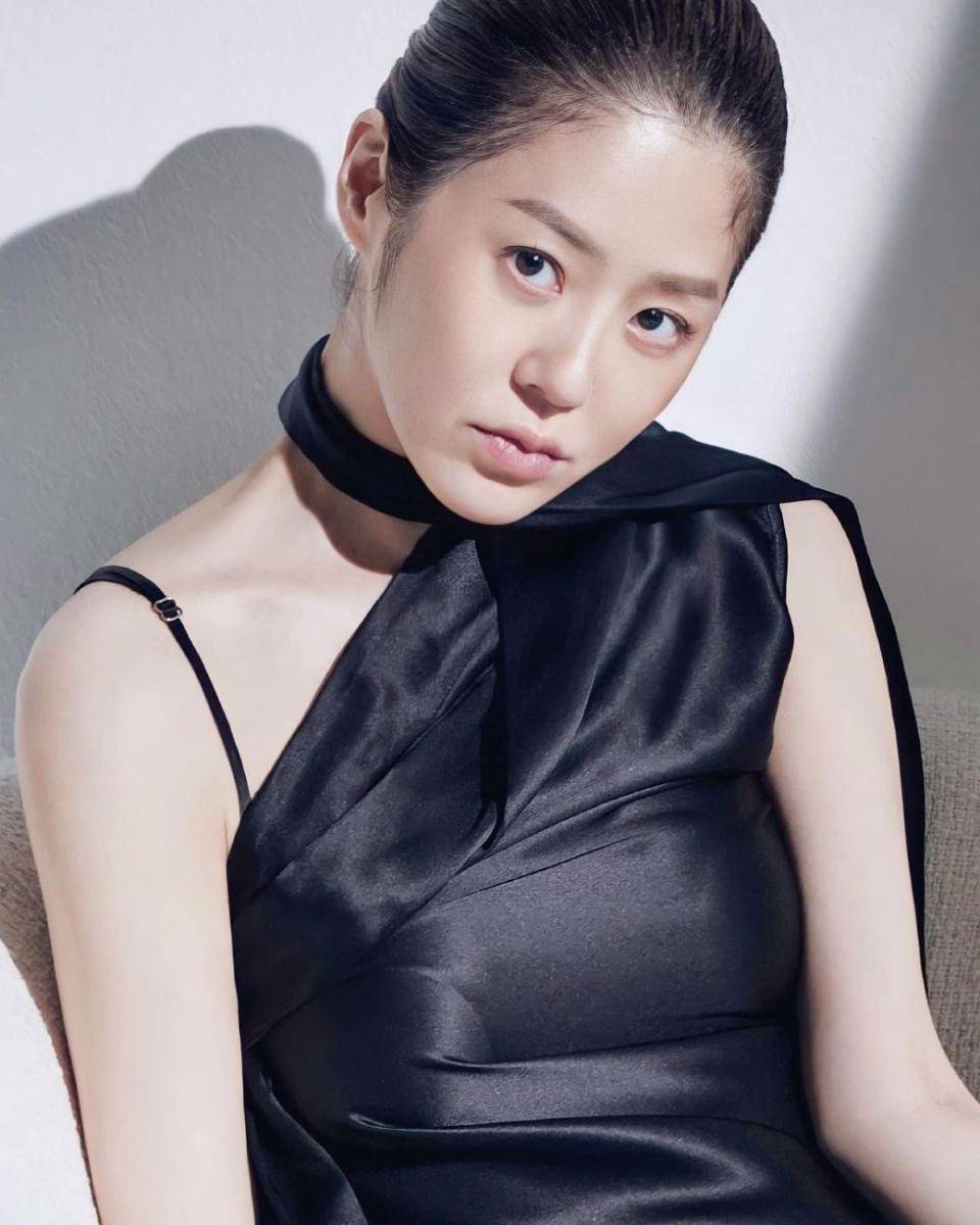 gaya makeup ala Go Hyun Jung (instagram.com/kohyunjung_serenity)