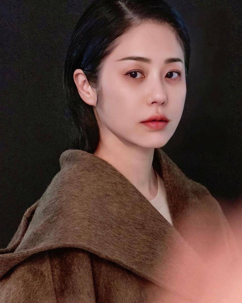 gaya makeup ala Go Hyun Jung (instagram.com/kohyunjung_serenity)
