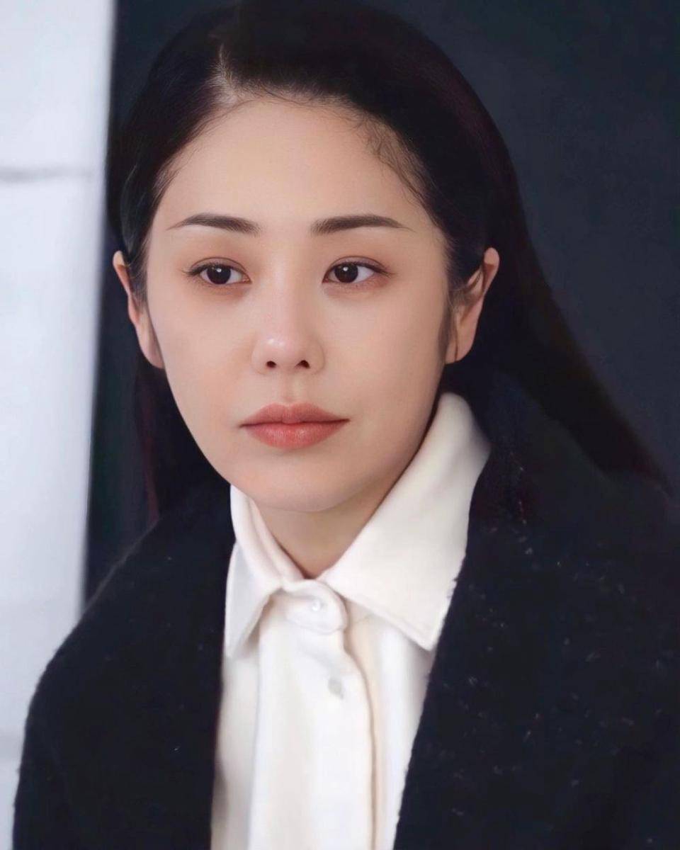 gaya makeup ala Go Hyun Jung (instagram.com/kohyunjung_serenity)