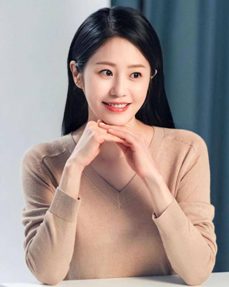 gaya makeup ala Go Hyun Jung (instagram.com/kohyunjung_serenity)