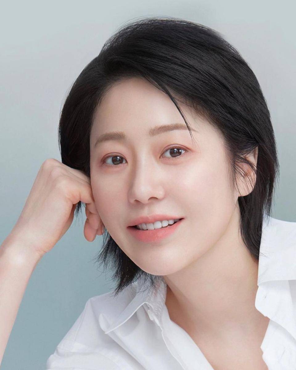 gaya makeup ala Go Hyun Jung (instagram.com/kohyunjung_serenity)