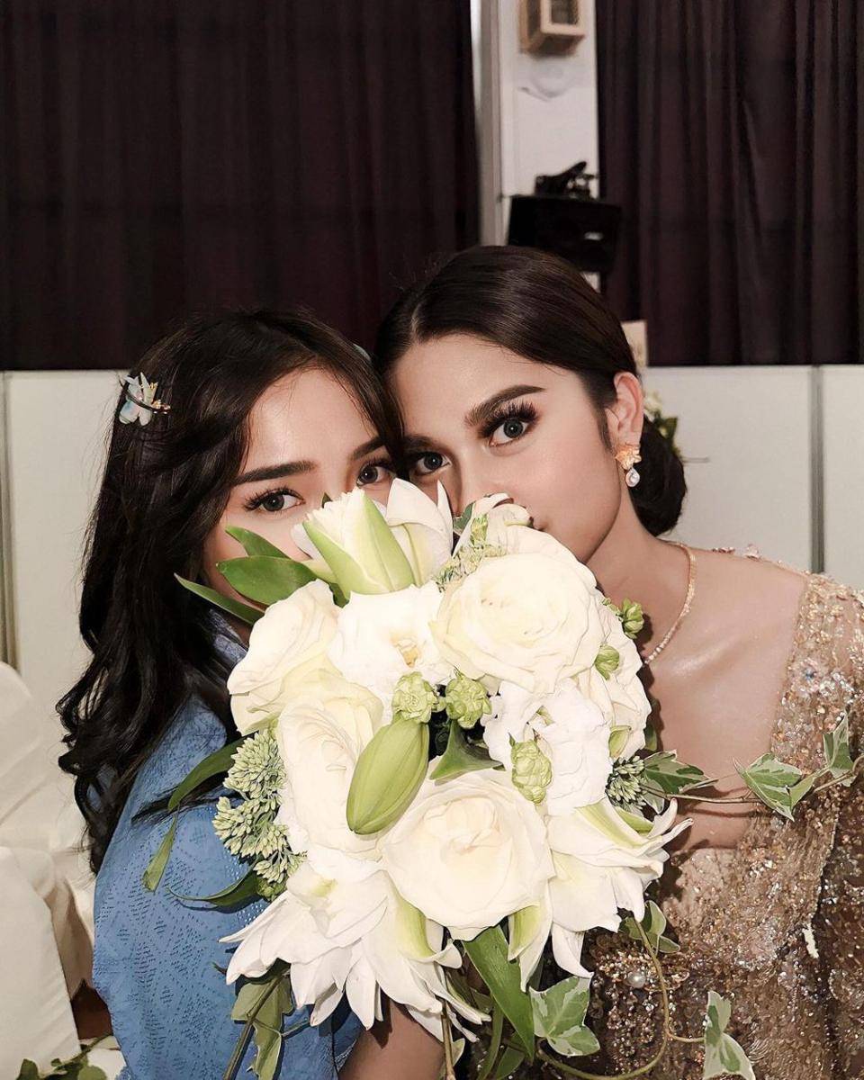 potret Fuji Utami di pernikahan Azizah-Arhan (instagram.com/fuji_an)