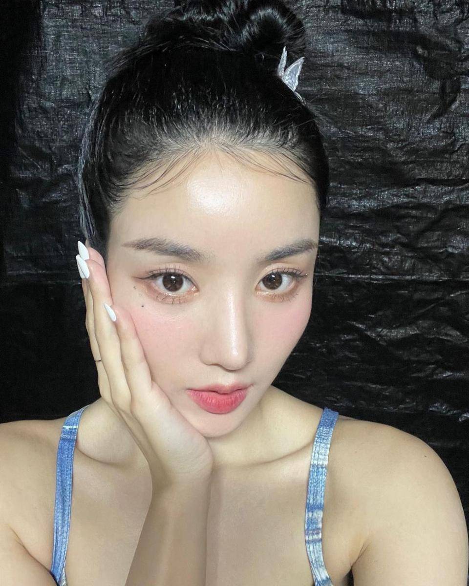 potret Kwon Eunbi di Cass Cool Festival (instagram.com/silver_rain.__)