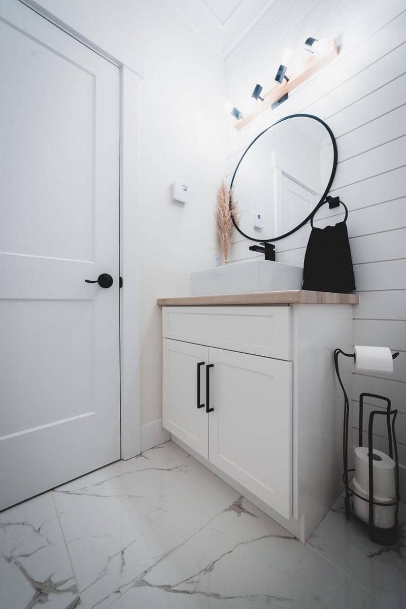 inspirasi wastafel powder room (pexels.com/@introspectivedsgn)
