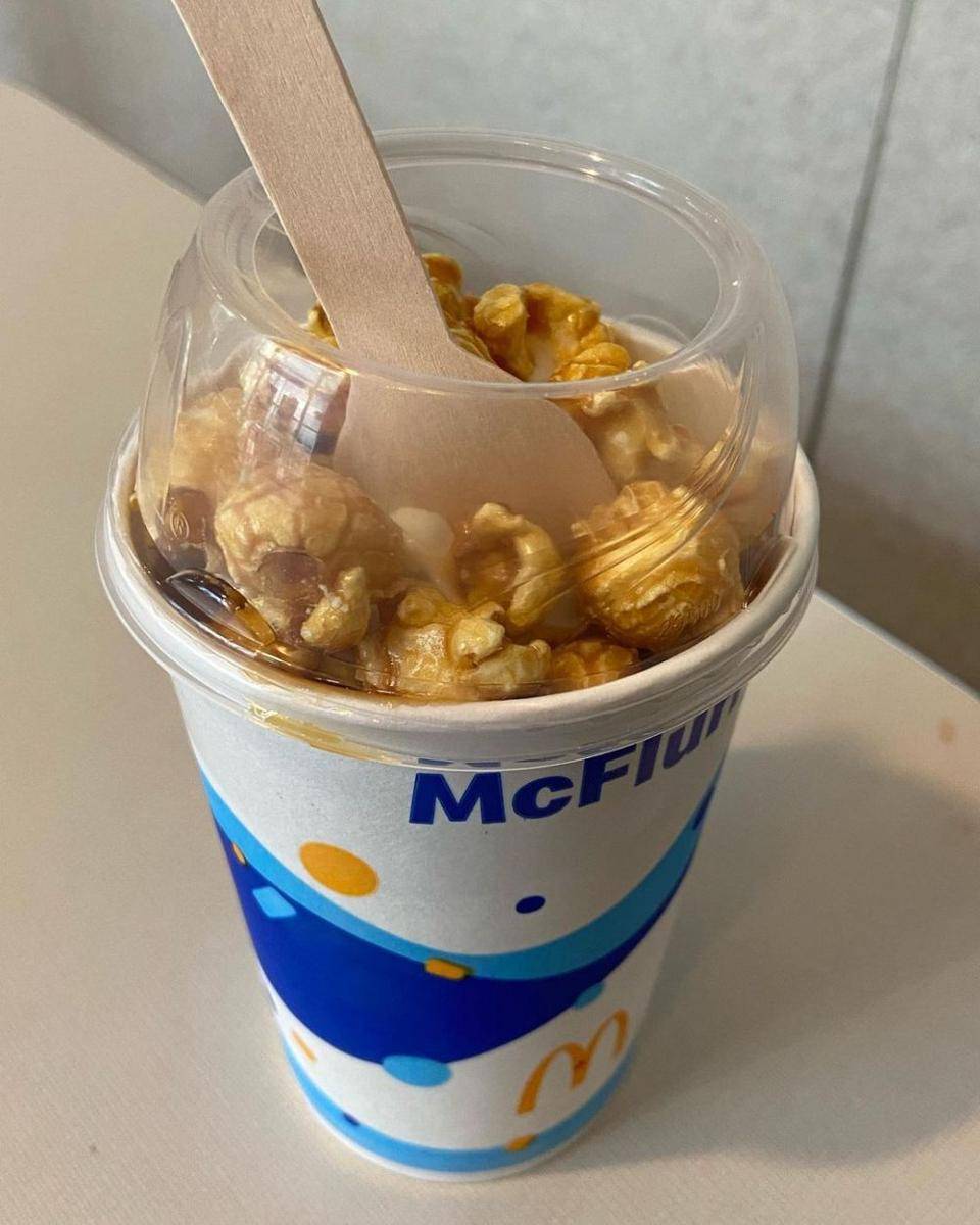 ilustrasi caramel and popcorn mcflurry (instagram.com/awesomejess_)