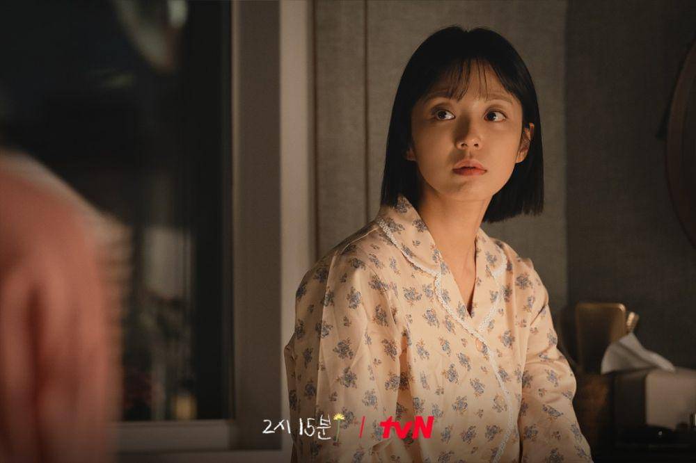 Song Ji In di drakor spesial 2:15 (dok. tvN/2:15)