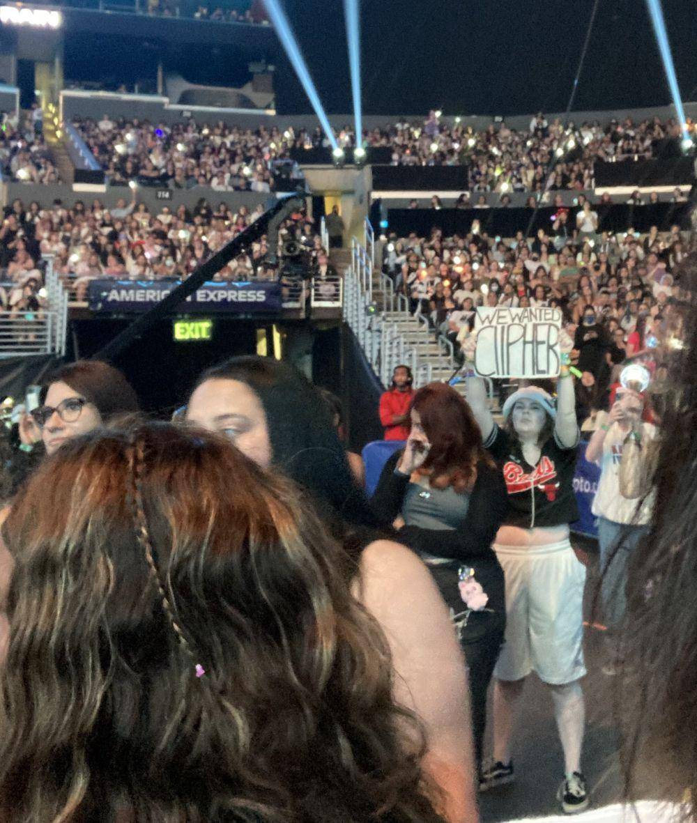 perilaku penonton saat Rain tampil di KCON LA 2023 (twitter.com/ihrtcob)