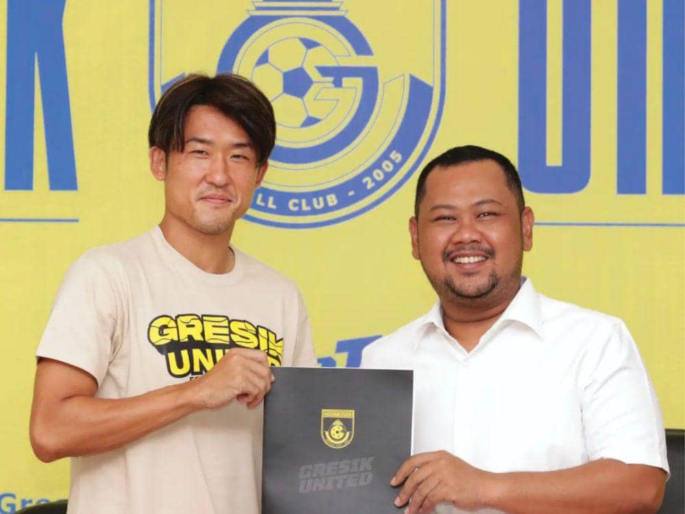 Renshi Yamaguchi (kiri) bersama H. Fandi Akhmad Yani selaku Presiden Klub Gresik United. (instagram.com/gresikunited)