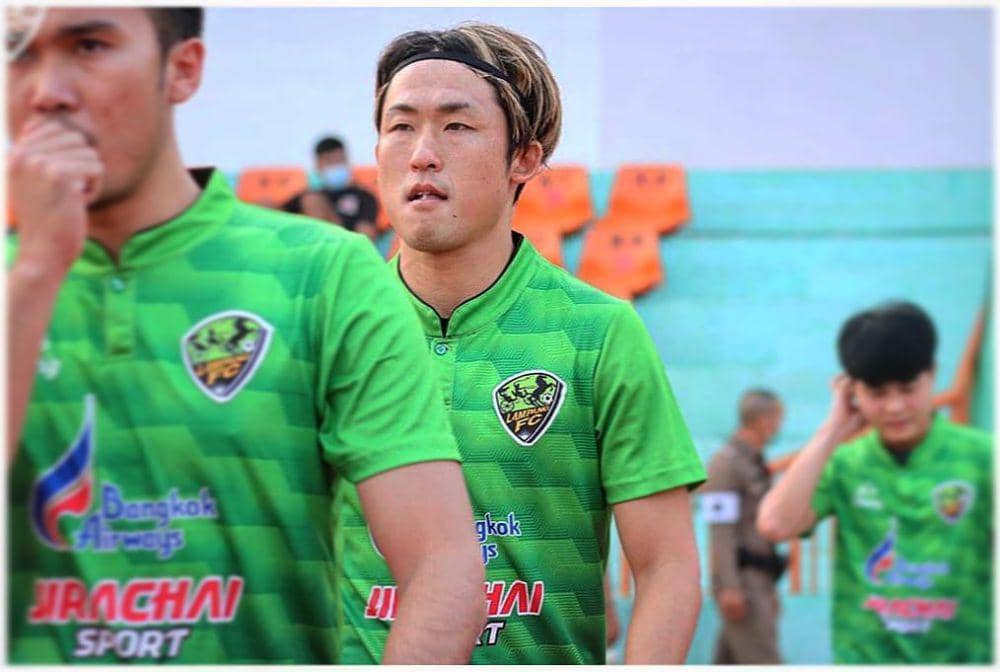 Renshi Yamaguchi (tengah) saat memperkuat klub Thailand, Lampang FC. (instagram.com/renshi.yamaguchi)