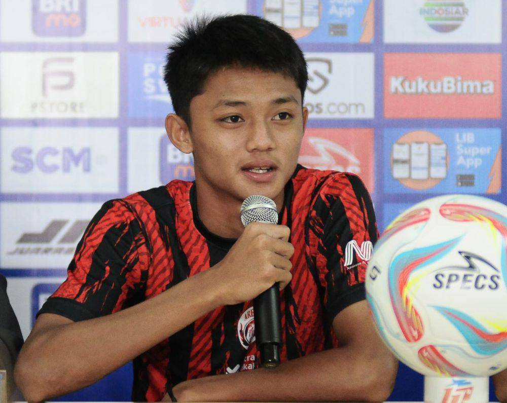Gelandang Arema FC, Achmad Maulana saat konferensi pers. (Dok. Media Officer Arema FC)