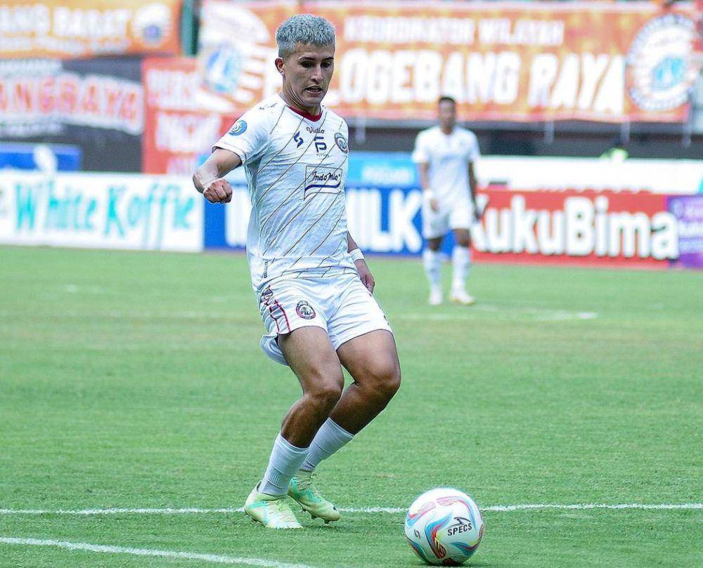 Gelandang Arema FC, Ariel Lucero saat mengontrol bola saat laga melawan Persija. (Dok. Media Officer Arema FC)