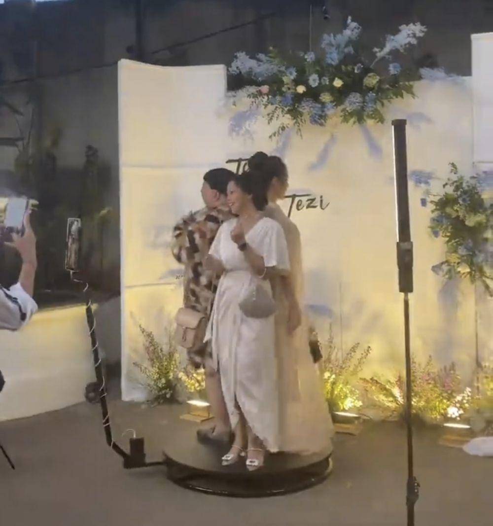 Resepsi pernikahan Tyas Mirasih dan Tengku Tezi. (Instagram.com/theholograil)