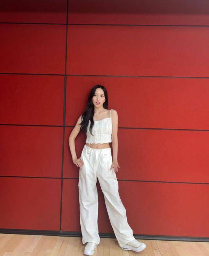 Mina TWICE (instagram.com/mina_sr_my)