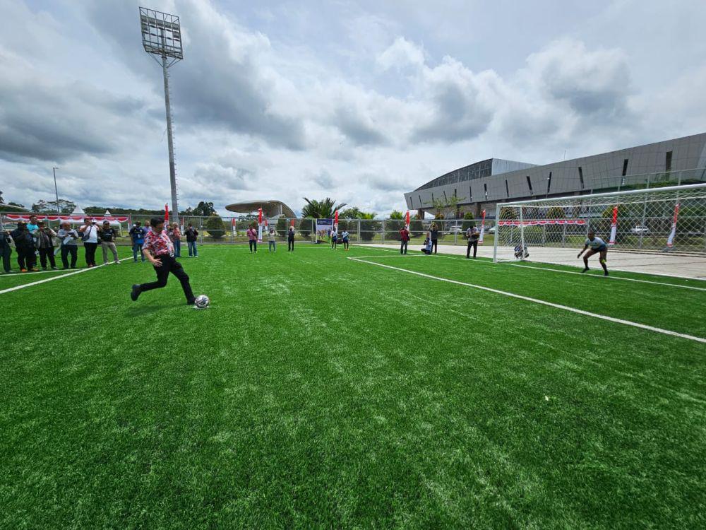 Freeport Resmikan Lapangan Bola Bertaraf FIFA dan Gymnasium di Papua