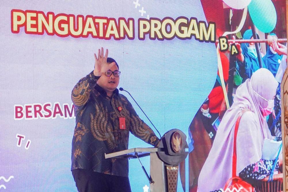 Mas Dhito memberikan arahan dalam acara Penguatan Program Bangga Kencana dan Penurunan Stunting bersama Kepala BKKBN RI, Hasto Wardoyo, Senin (21/8/2023). (Dok. Pemkab Kediri)