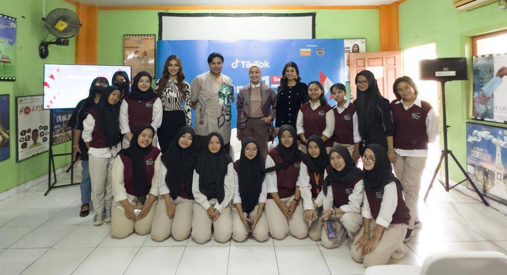 Sharing session #Serunya17an bersama Ivan Gunawan dan Vina Maulina di SMK Broadcast Mahardika Depok (Dok. TikTok)