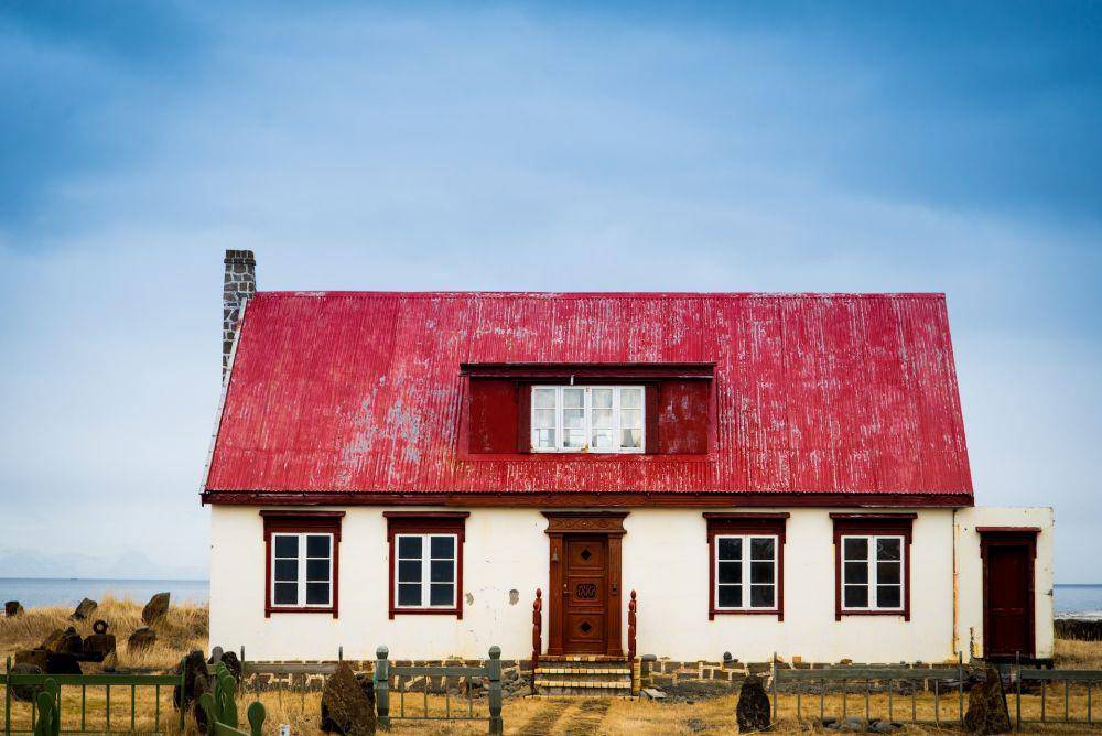 Inspirasi warna cat atap rumah untuk eksterior unik (unsplash.com/Michal Vrba)