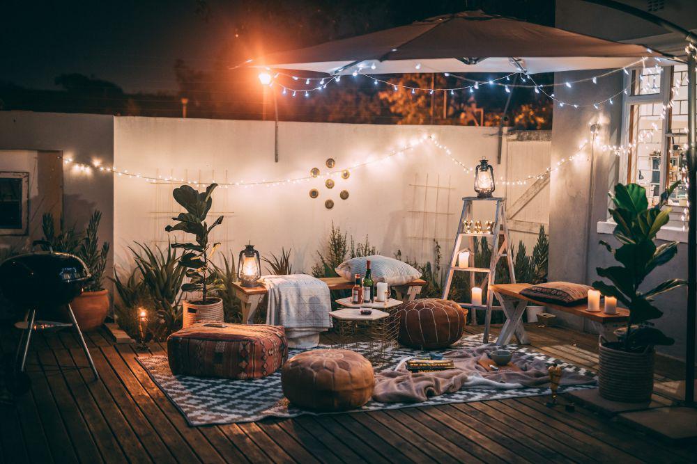 9 Inspirasi Tempat Bersantai Luar Ruangan, Nyaman dan Estetik!