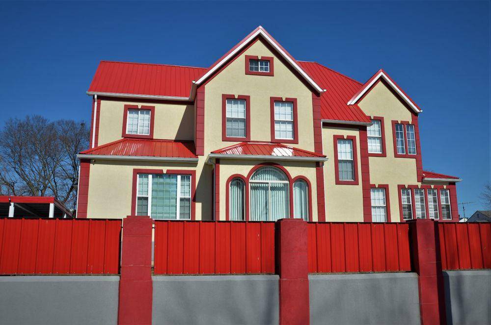 Inspirasi warna cat atap rumah untuk eksterior unik (unsplash.com/ Roger Starnes Sr)