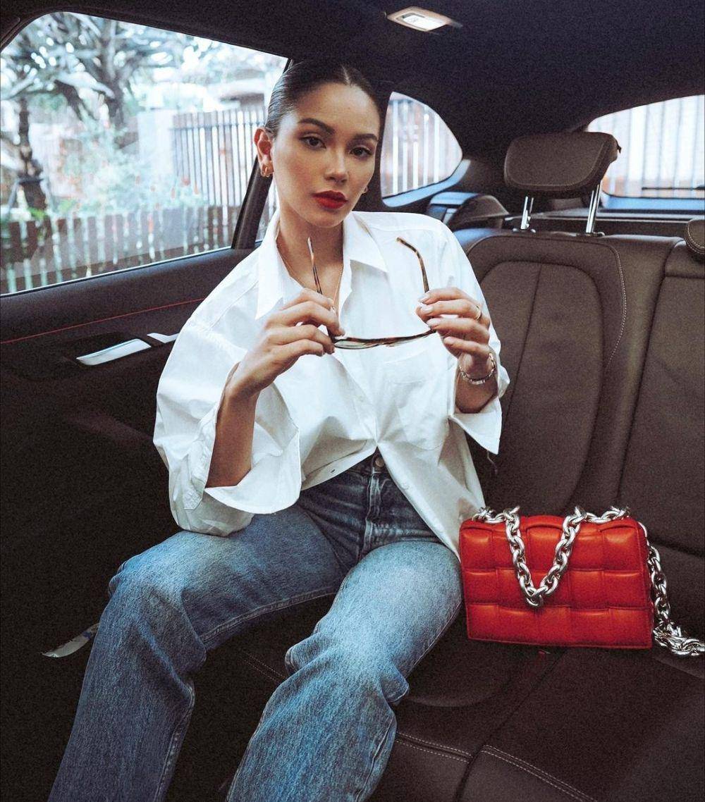referensi outfit warna putih ala Alyssa Daguise (instagram.com/alyssadaguise)