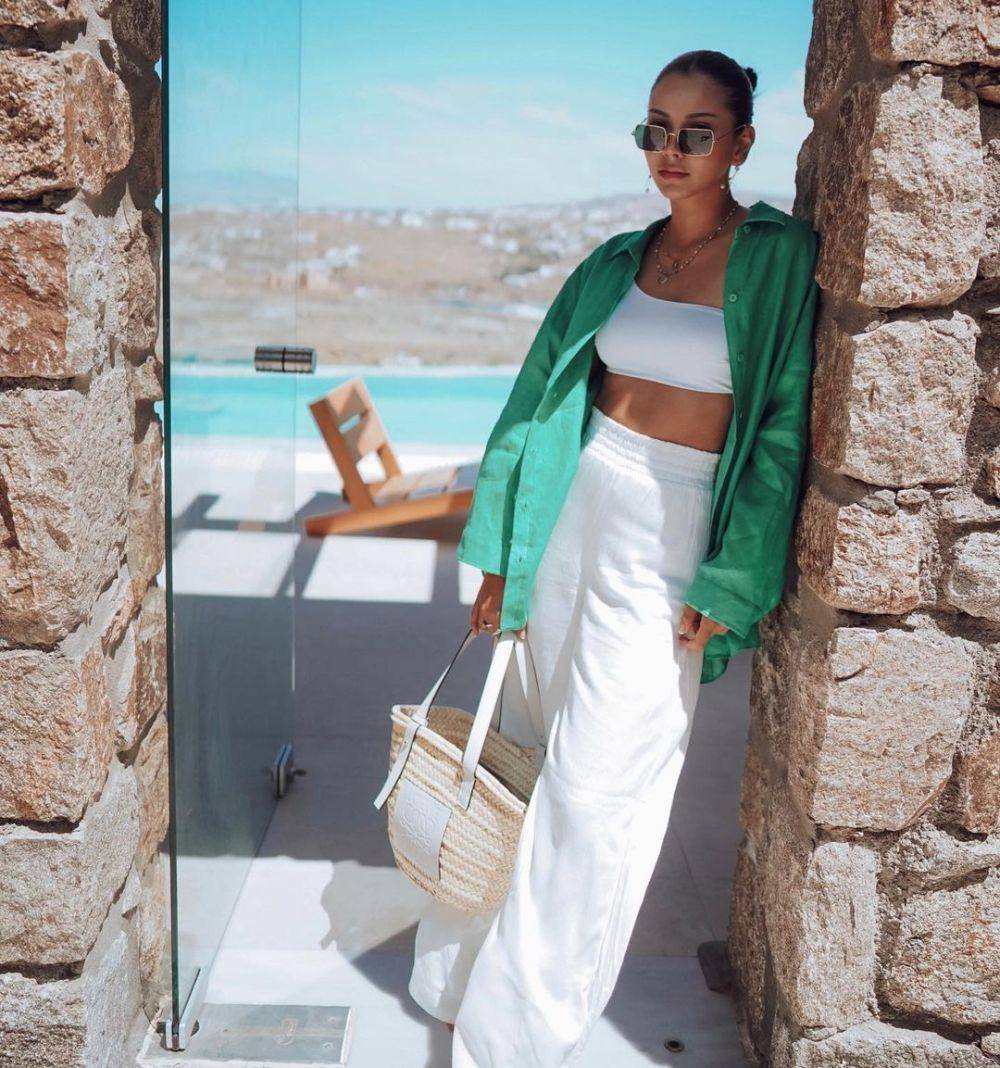 referensi outfit warna putih ala Alyssa Daguise (instagram.com/alyssadaguise)