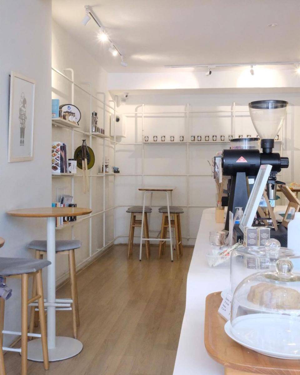 Titik Koma, Surabaya (instagram.com/titikkomacoffee)