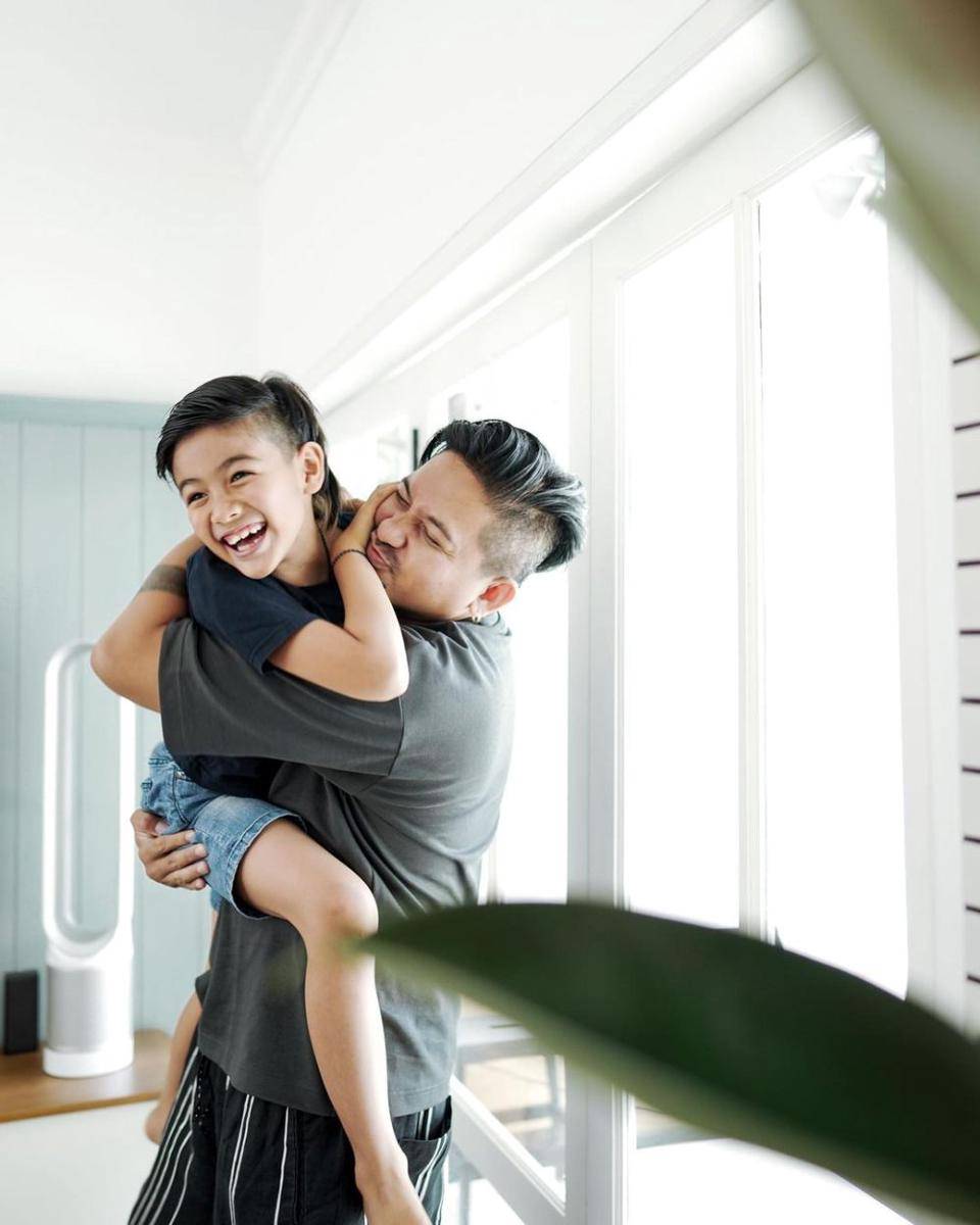 potret Ryan Delon dan buah hati (instagram.com/tail_wagging)