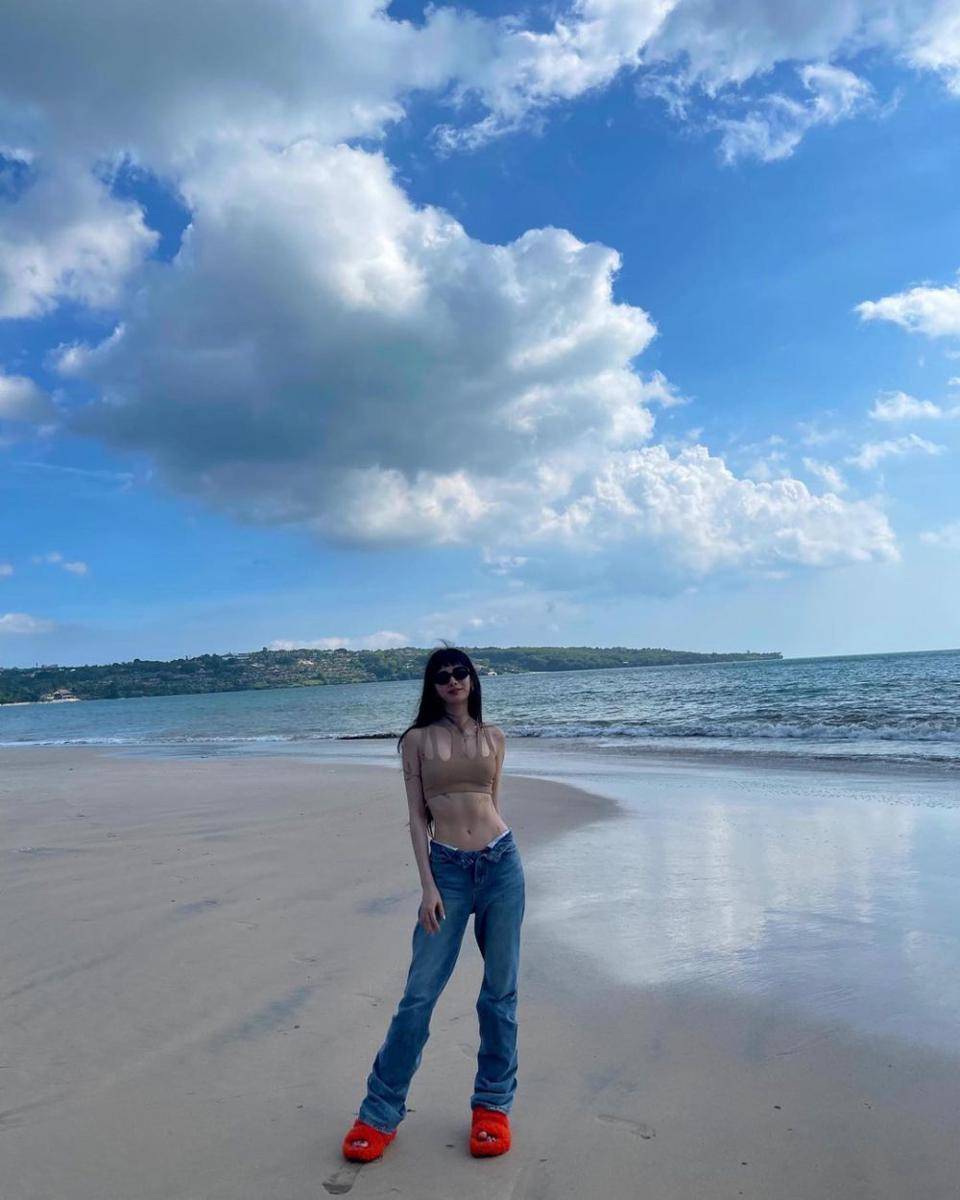 OOTD ala Nana pemain drama Mask Girl (instagram.com/jin_a_nana)
