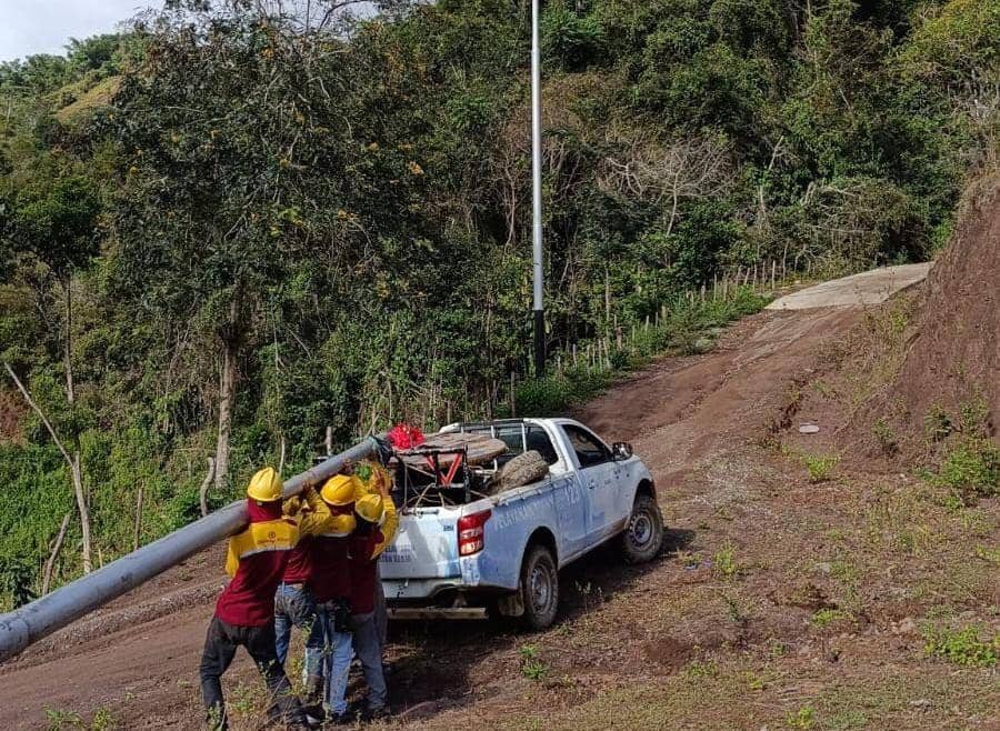 PLN menghadirkan layanan listrik 24 jam bagi masyarakat di tiga desa terpencil di Sulawesi Selatan, bertepatan dengan peringatan HUT ke-78 Kemerdekaan Indonesia.