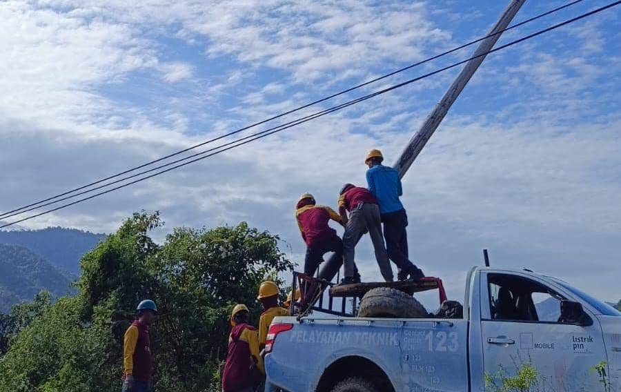 PLN menghadirkan layanan listrik 24 jam bagi masyarakat di tiga desa terpencil di Sulawesi Selatan, bertepatan dengan peringatan HUT ke-78 Kemerdekaan Indonesia.
