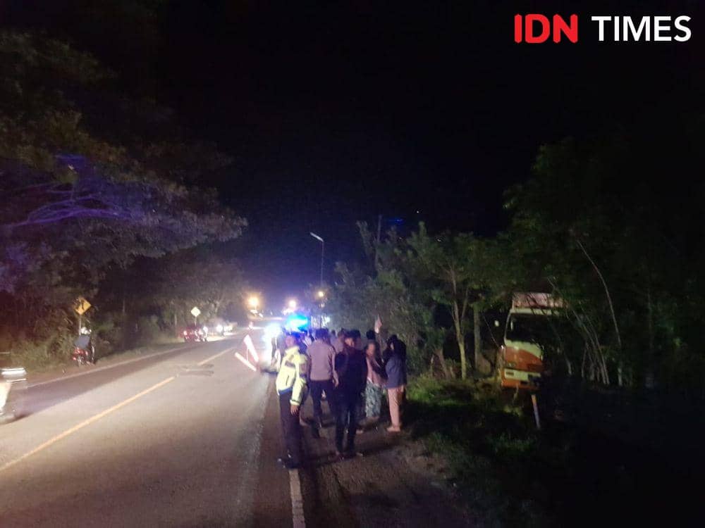 Truk tronton hantam rumah warga di Kabupaten Pidie, Aceh. (Dokumentasi Humas Polres Pidie untuk IDN Times)