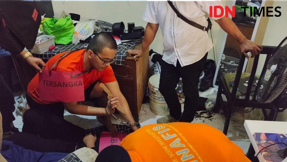 Rekonstruksi Pembunuhan Mahasiswa UI, Pelaku Siapkan Pisau di Motor