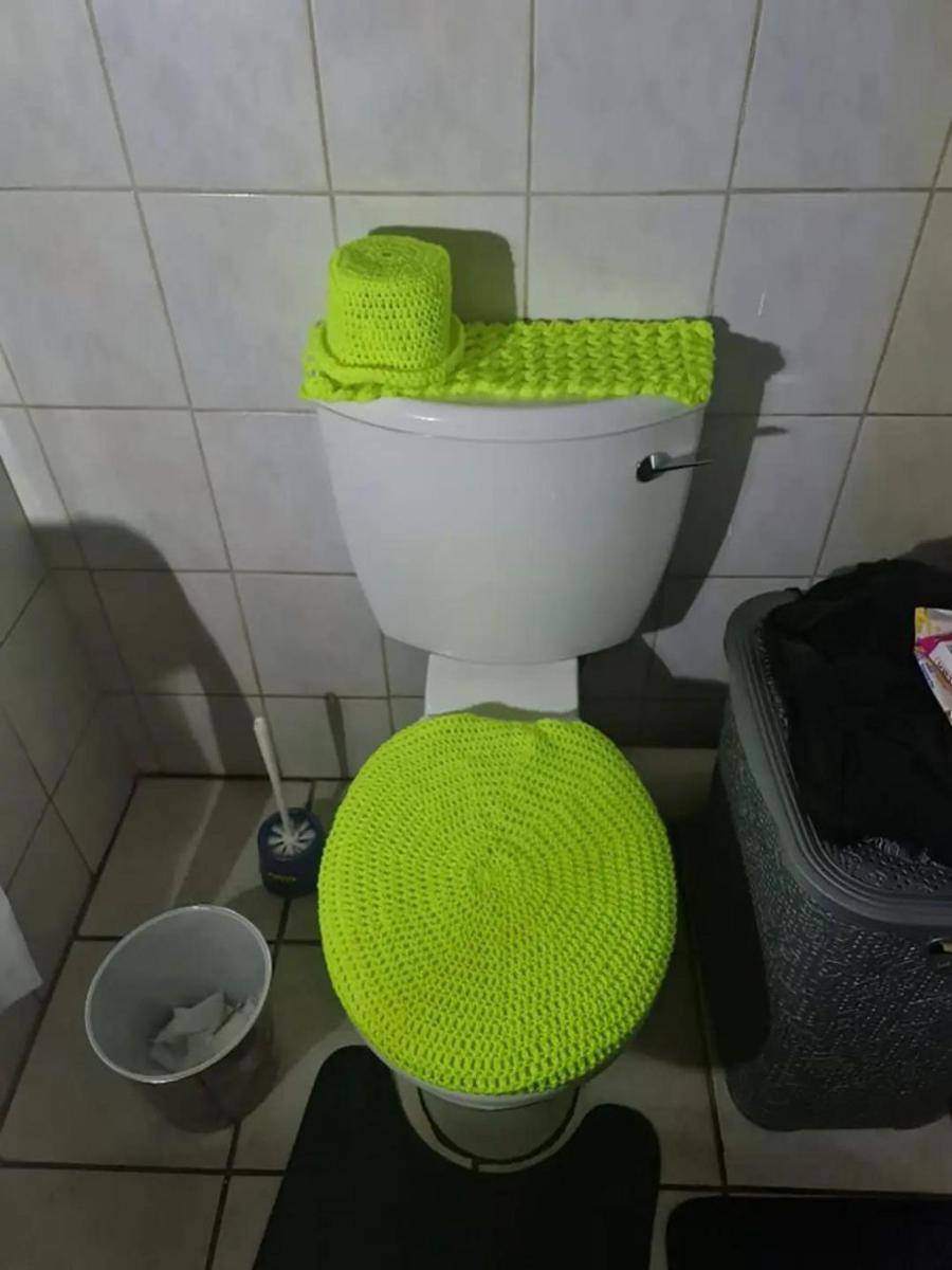 potret dudukan kloset desain nyeleneh (reddit.com/user/Dobbys-Socks)