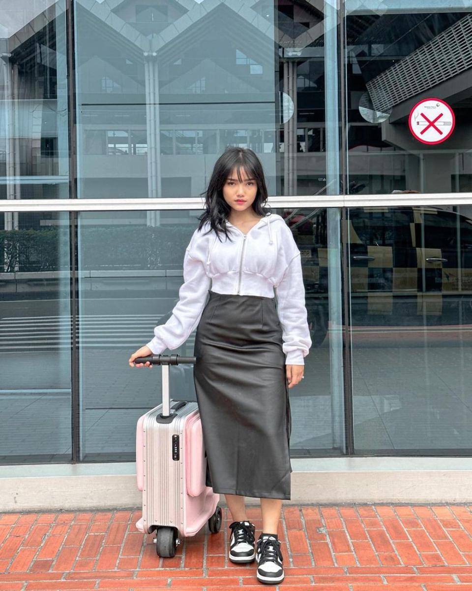Baju liburan ala Fuji An (instagram.com/fuji_an)