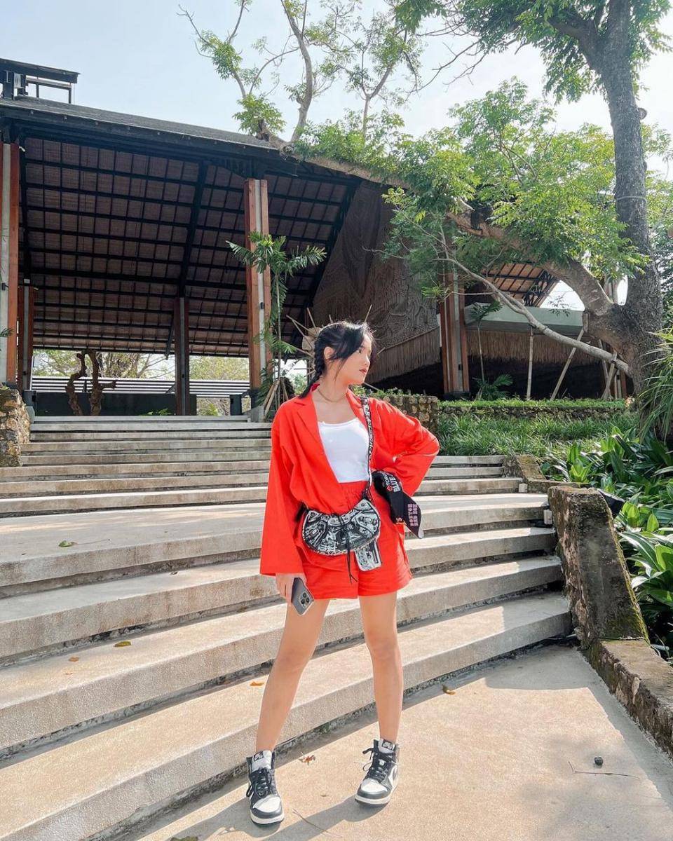 Baju liburan ala Fuji An (instagram.com/fuji_an)