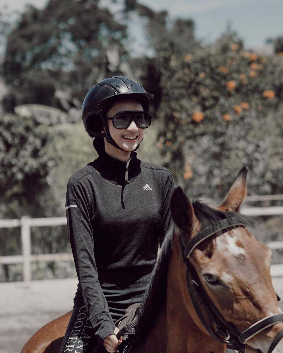 potret Ansellma Putri berkuda (instagram.com/ansellmaputri)