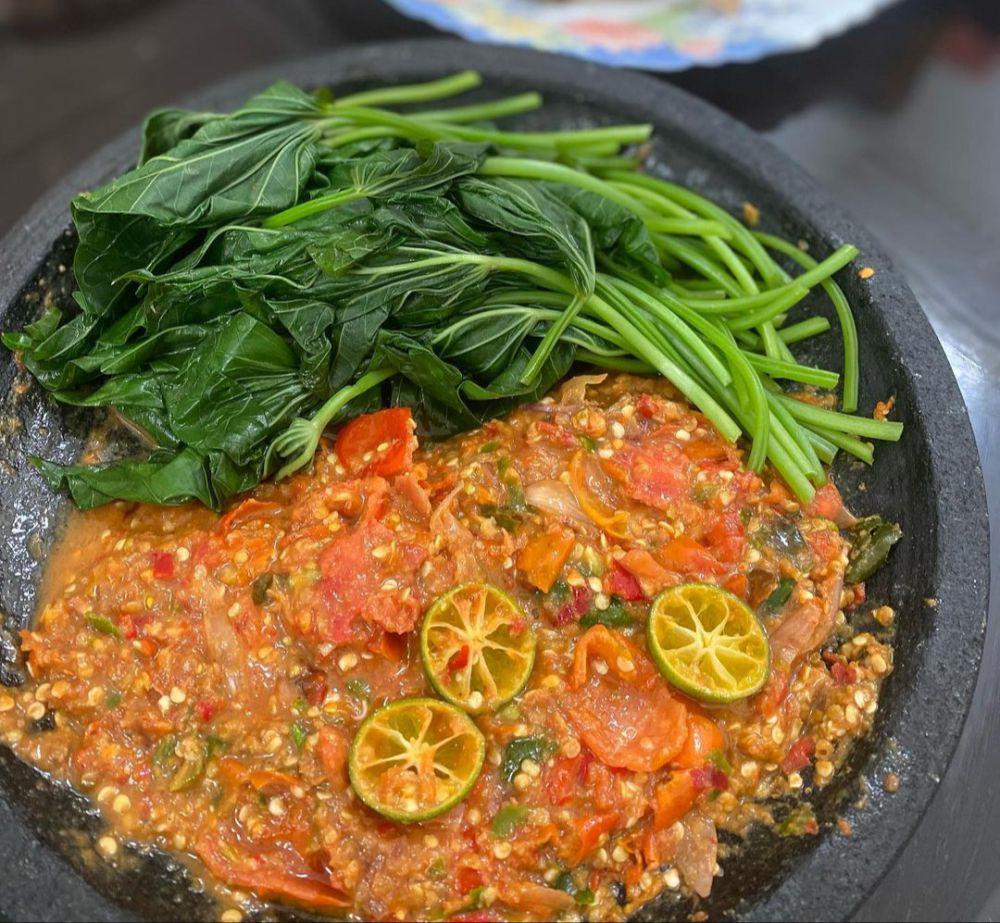 5 Kunci Memasak dan Menyimpan Sambal Terasi biar Awet