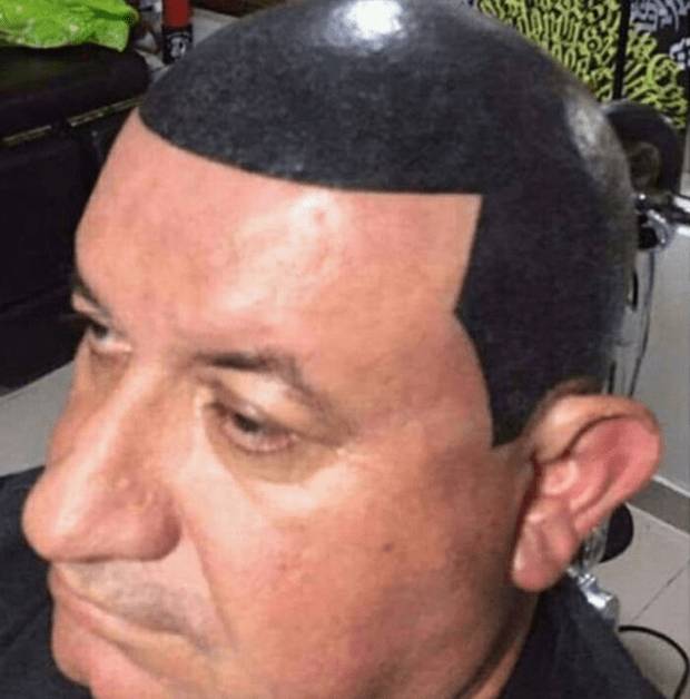 potret tato nyeleneh di bagian kepala (reddit.com/user/Turtleisim)