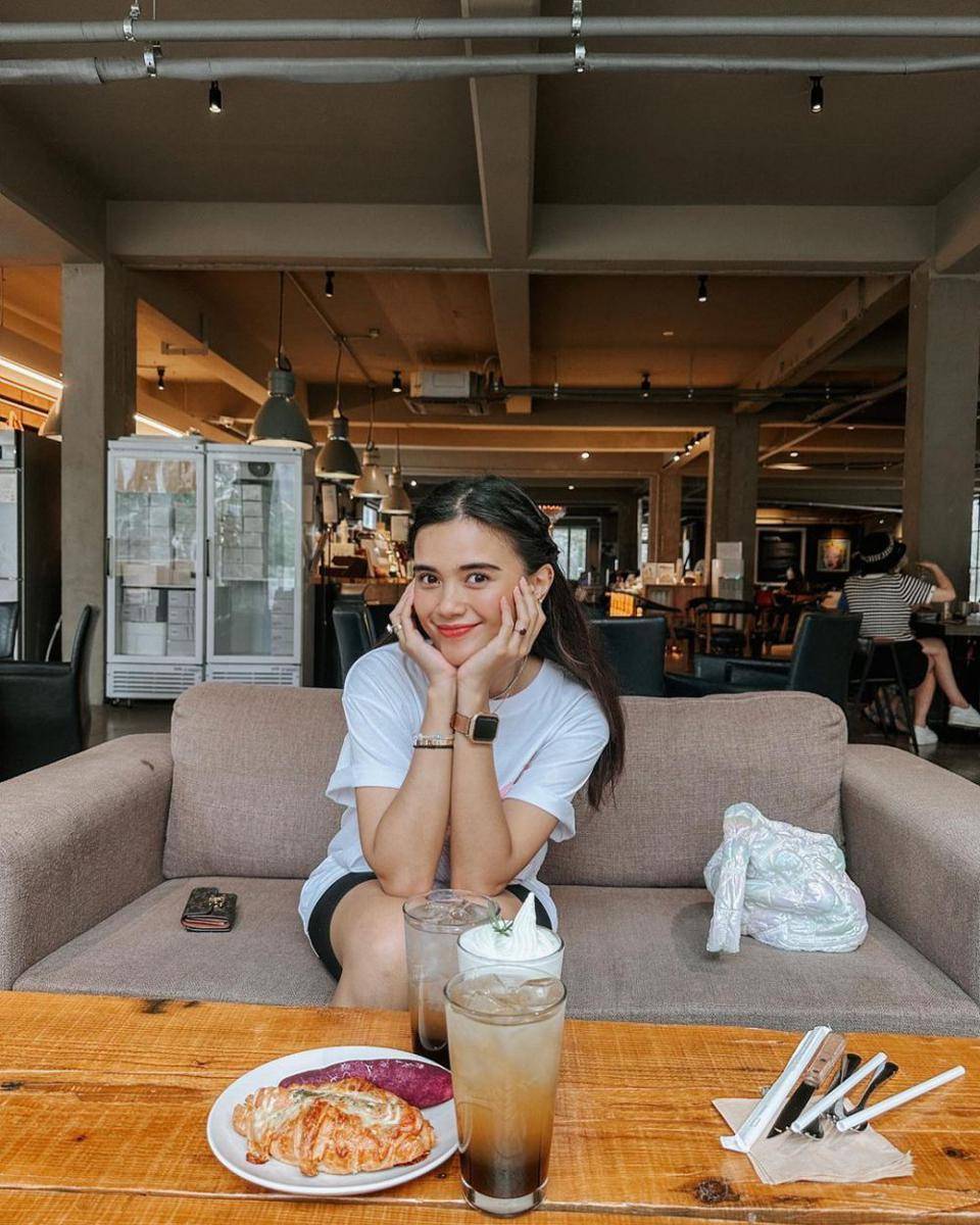 momen Audi Marissa pergi ke kafe ayah Jimin BTS (instagram.com/audimarissa)