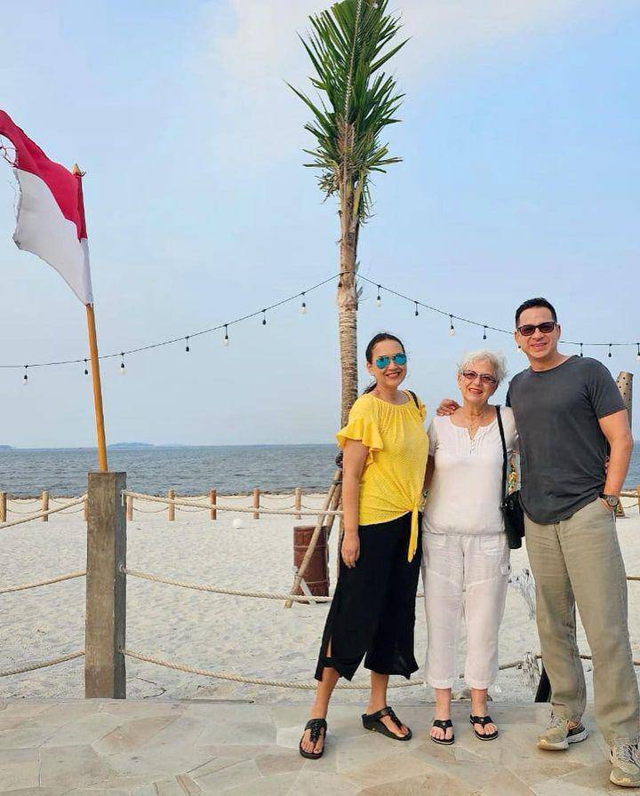 Ira Wibowo bertemu ibunda (Instagram.com/irawbw)