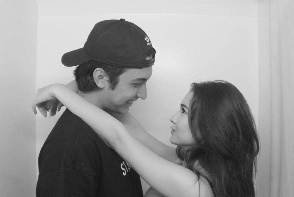 Sandrinna Michelle dan Junior Roberts (instagram.com/sandrinna_11)