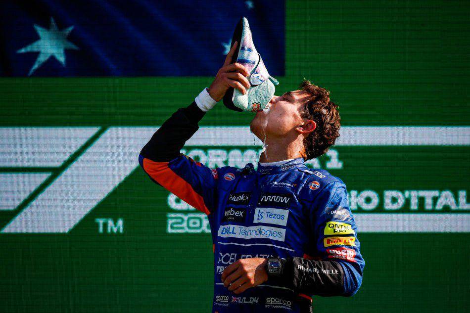 Daniel Ricciardo merayakan kemenangan GP Italia 2021. (fia.com)